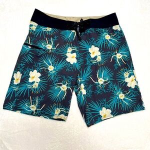 Men’s Patagonia swim trunks board shorts 9in inseam size 34 Hawaiian print